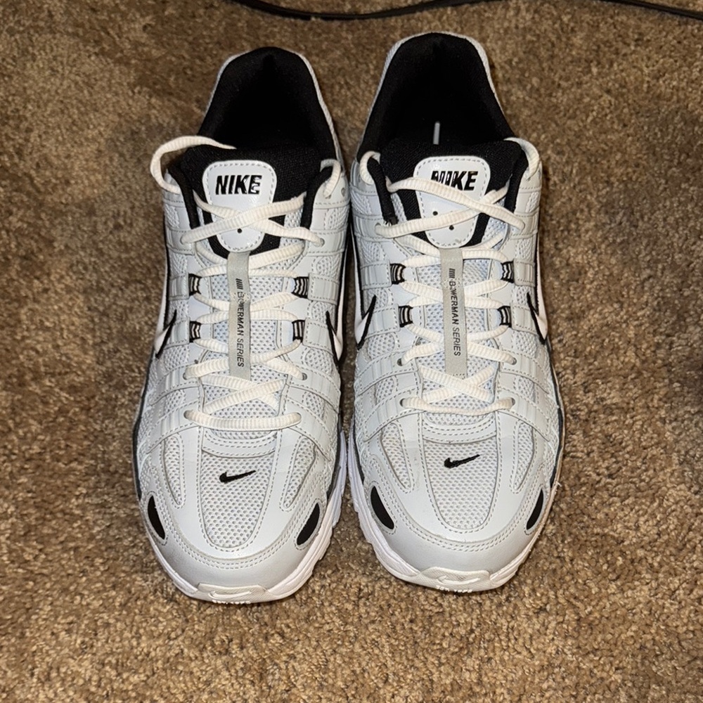 Nike Men's White p6000